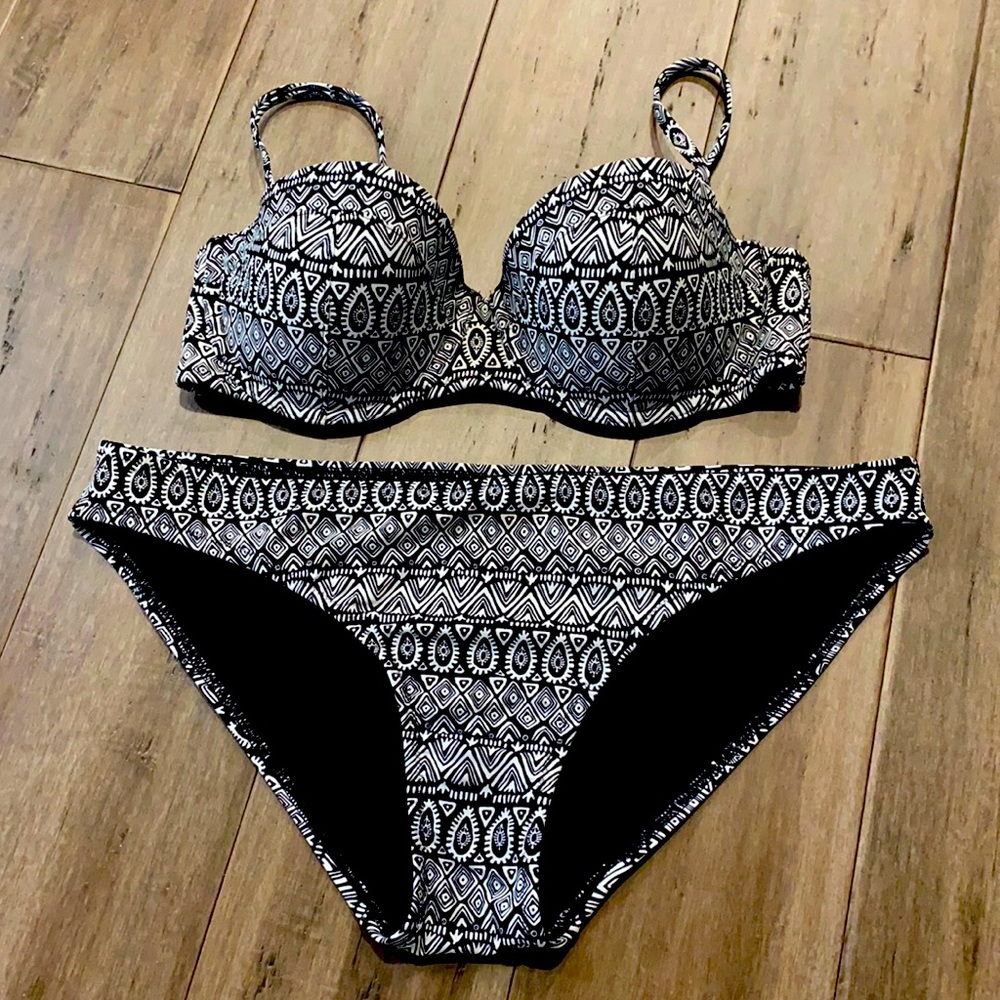 Old navy swimsuit black/white
